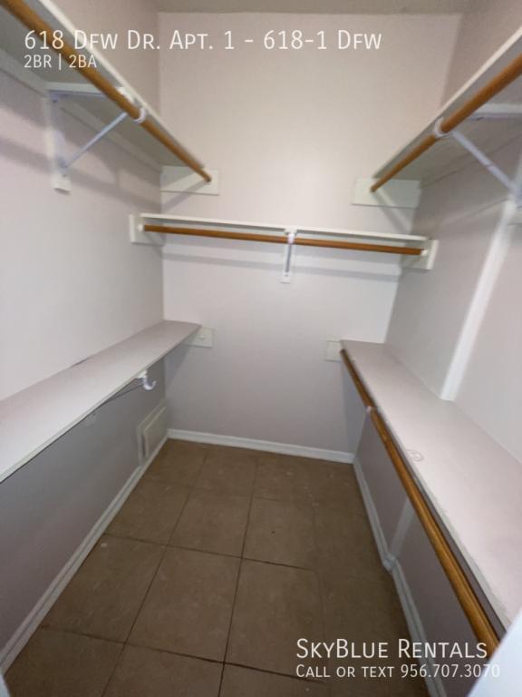 Building Photo - 618 DFW Dr