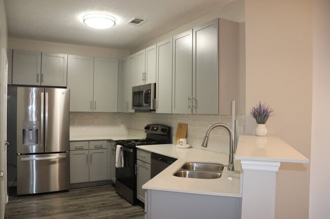Building Photo - Carlton Park Apartment Homes