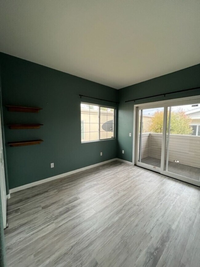 Building Photo - OB Beach House! 3 Bed 2.5 Bath A Block From the Water