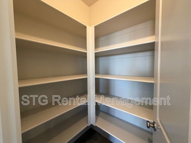 Building Photo - 1020 S 4380 W