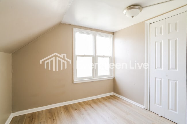 Building Photo - 2330 Lexington Ave