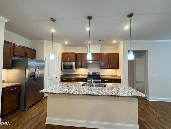 Building Photo - 2323 Bethpage Dr