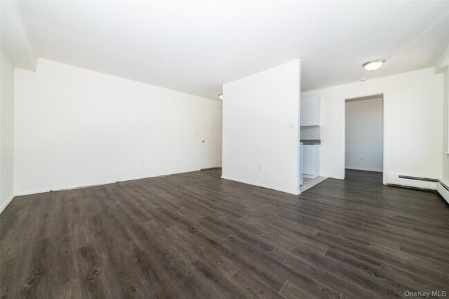 Building Photo - 7 Lake St