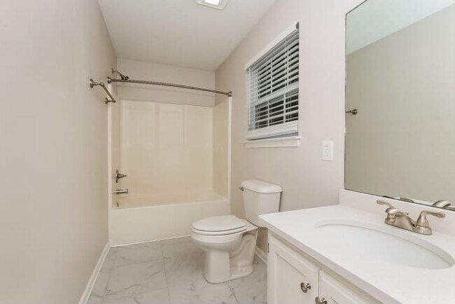 Building Photo - 498 Laramie Dr