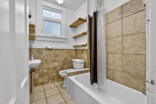 Building Photo - 924 N Mason St