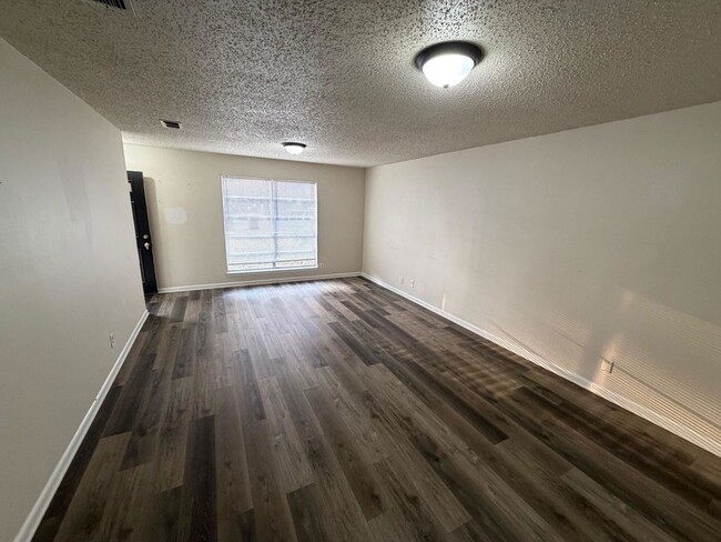 Building Photo - 3402B Gene Dr