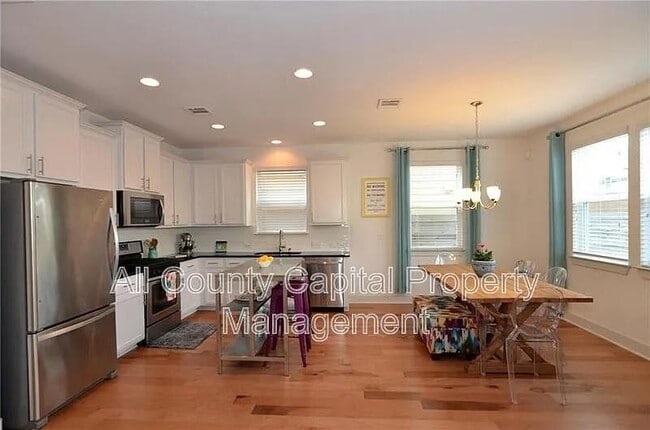 Building Photo - 2204 Capulet St