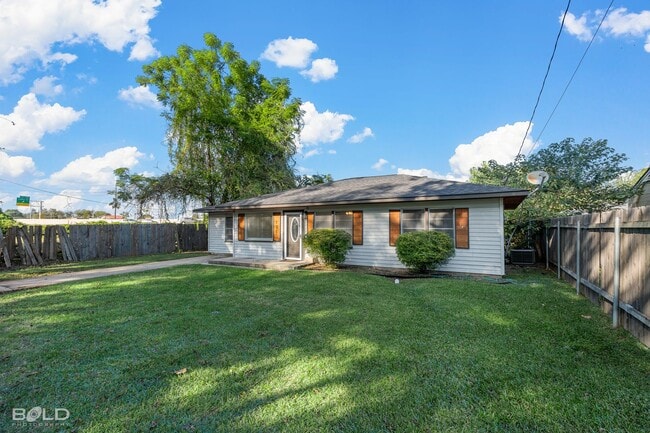 Building Photo - Check Out this Charming 3 bed 1 bath in Bossier