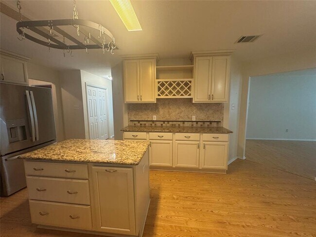 Building Photo - 3816 Eagles Nest St