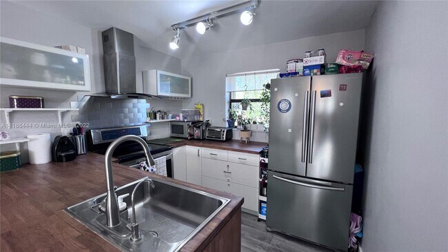 Building Photo - 10835 NW 7th St