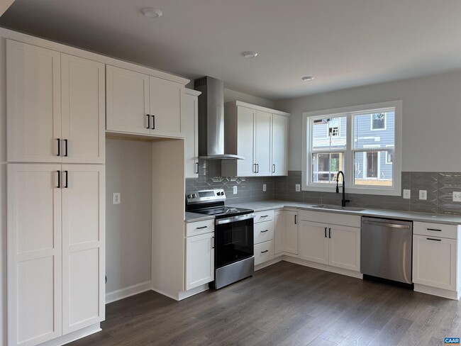 Building Photo - 5426 Golf Dr