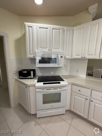Building Photo - 5061 Kingston Way