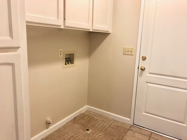 Building Photo - $2,295- Maple & Shepherd 3 Bedroom  - E. J...
