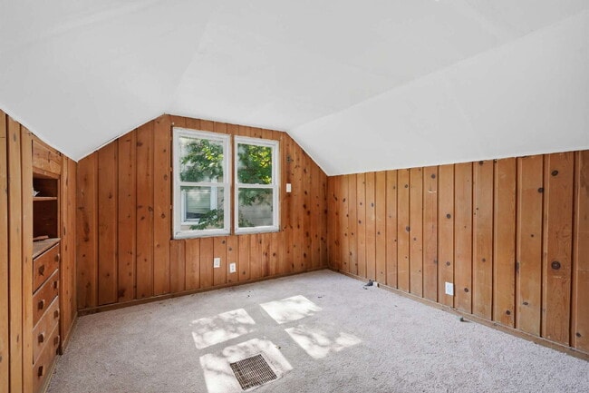 Building Photo - Cozy Detroit Home with Comfortable Living Space!