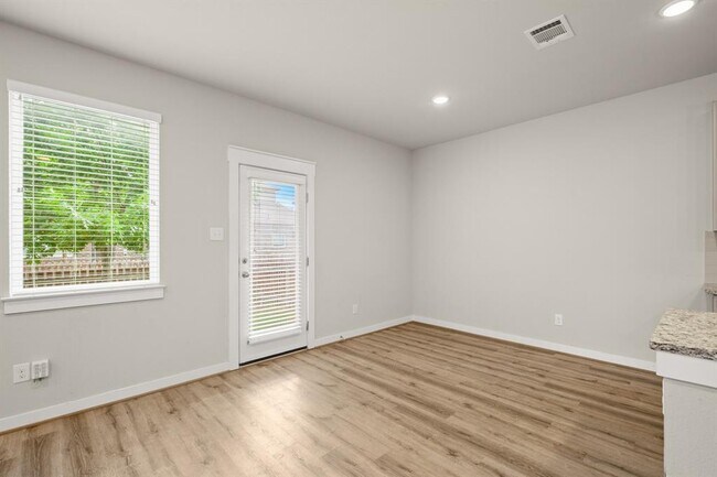 Building Photo - 602 Caterpillar Ln