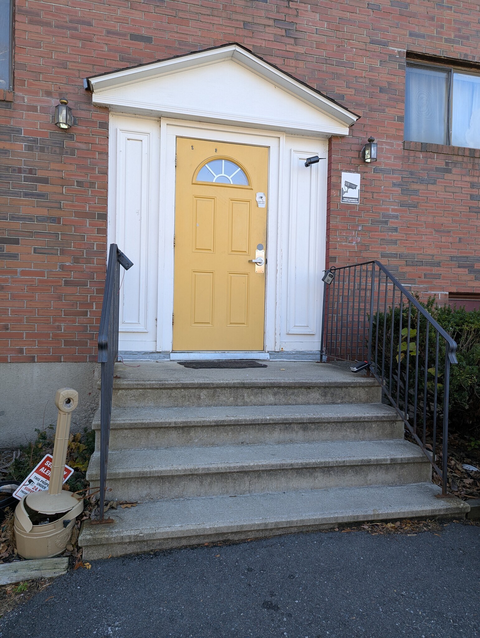 Building Photo - 108 E Main St