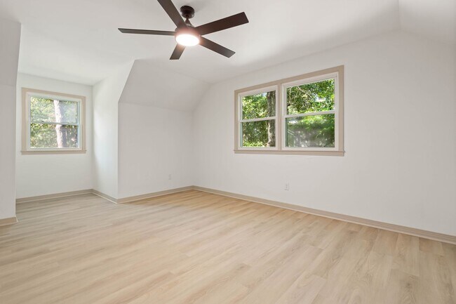 Building Photo - Lake Forest Golf Community