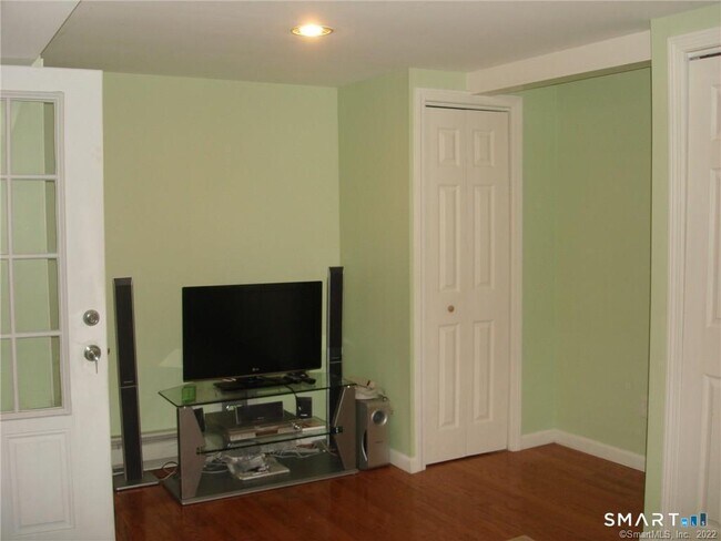 Building Photo - 41 Prange Rd