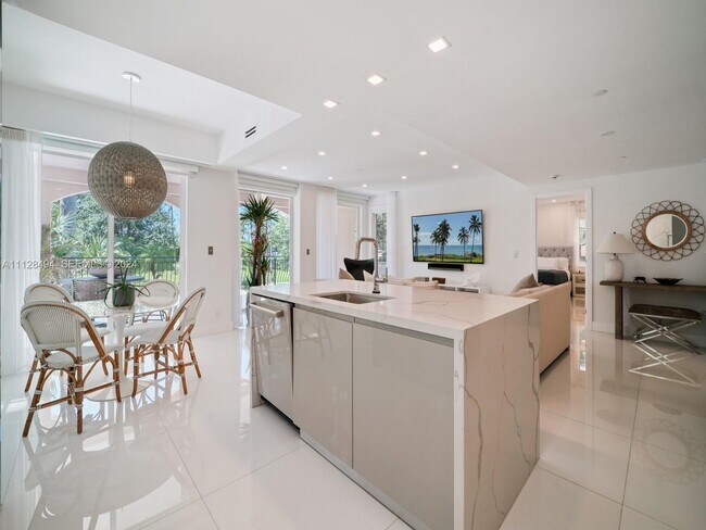 Building Photo - 19117 Fisher Island Dr