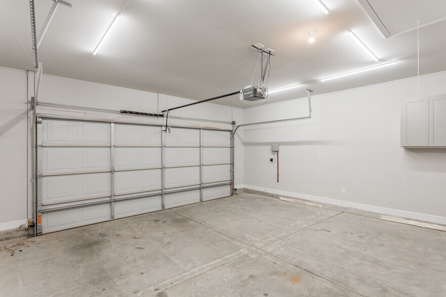 Building Photo - 308 River Rock Dr