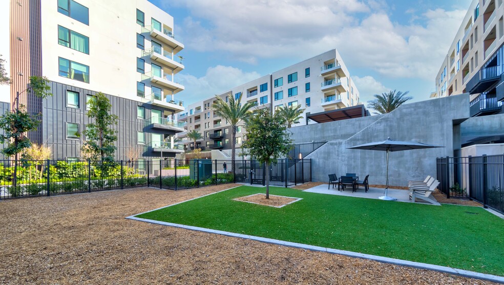 Building Photo - 2207 Rivington