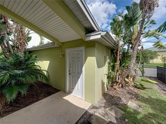 Building Photo - 6222 Hadley Commons Dr