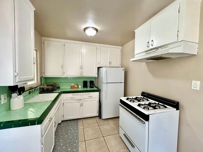 Building Photo - Charming 2 Bed / 1 Bath Home in Desirable Oak Park in San Diego