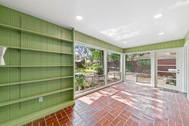 Building Photo - 5221 W 43rd St
