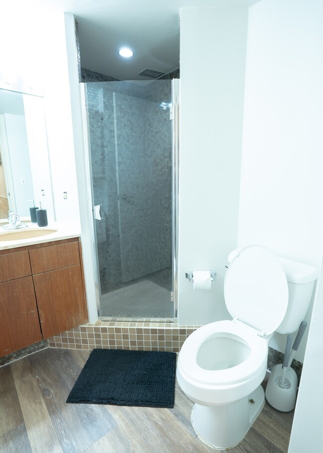 Building Photo - 1750 Kalakaua Ave