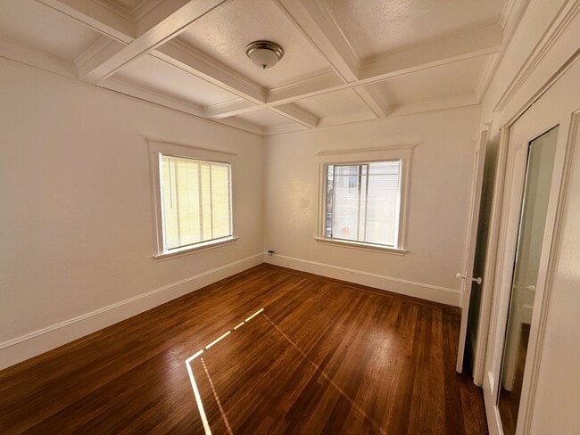 Building Photo - 464 41st St