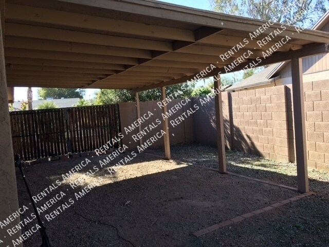 Building Photo - 5144 E Carolina Dr