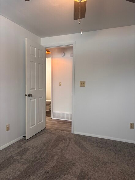 master bdr - W557 Mary Ln