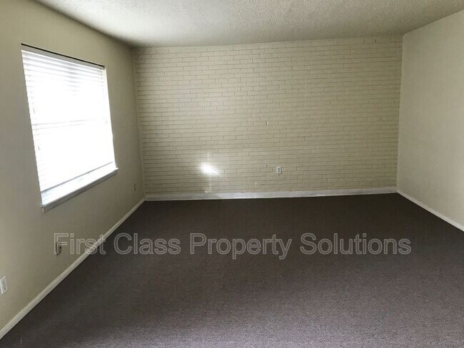 Building Photo - 1731 NW 32nd St