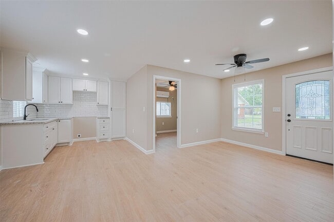 Building Photo - 2516 Craigmont St