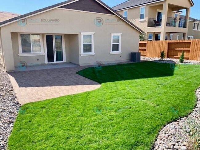 Building Photo - Gorgeous Newer 3 Bedroom Home! Located off...
