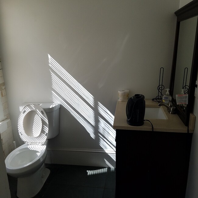 1st floor powder room - 4907 Atlantic Ave