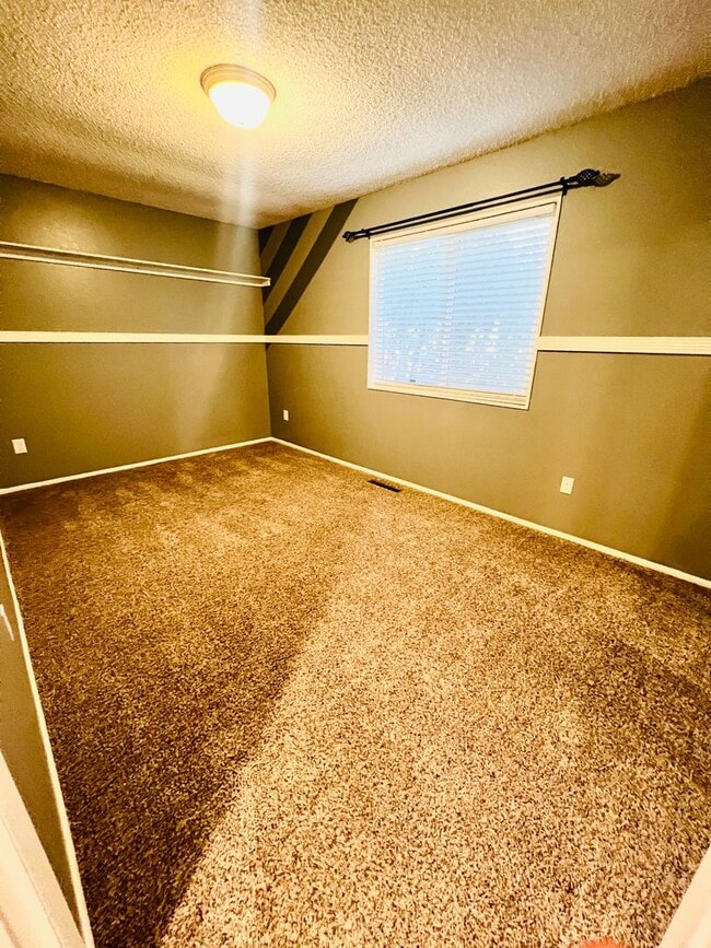 Building Photo - Beautiful 4 Bedroom 3-Bathroom Home