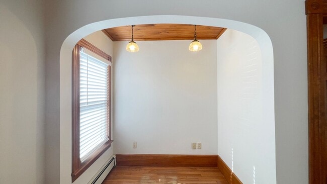 Building Photo - Gorgeous 3BR 1 Bathroom in Leominster