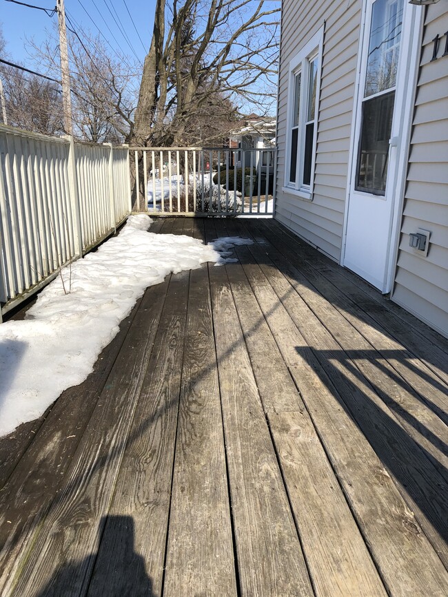 Front Deck - 112 S Stewart St