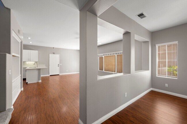 Building Photo - Gorgeous 3 Bedroom Chula Vista Home!