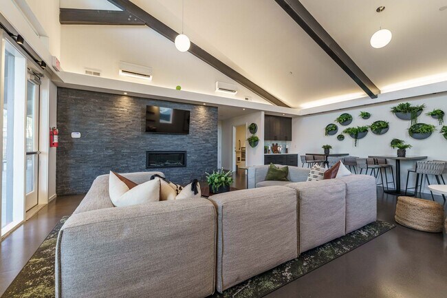 Building Photo - Charming 3-Bedroom, with Office and 2 Bath...