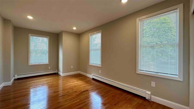 Building Photo - 158 Anstice St