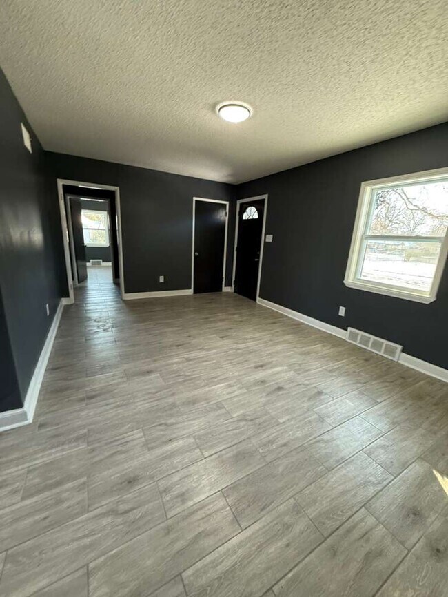 Building Photo - 1266 Russwood Rd