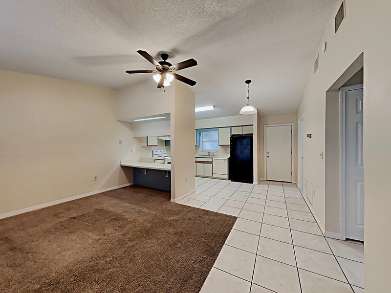 Building Photo - 32819 Blossom Ln