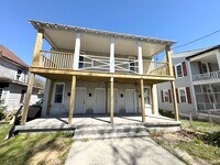 Building Photo - 211 E Gale St