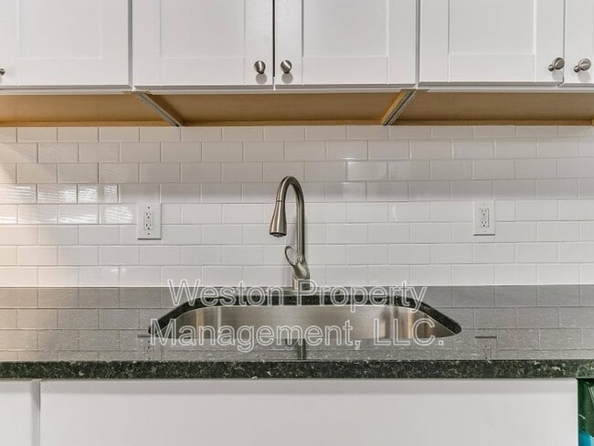 Building Photo - 5721 SE 8th St