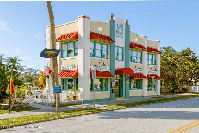 Building Photo - 2364 Pineapple Ave
