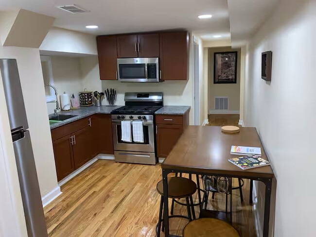 Building Photo - 3600 S Giles Ave