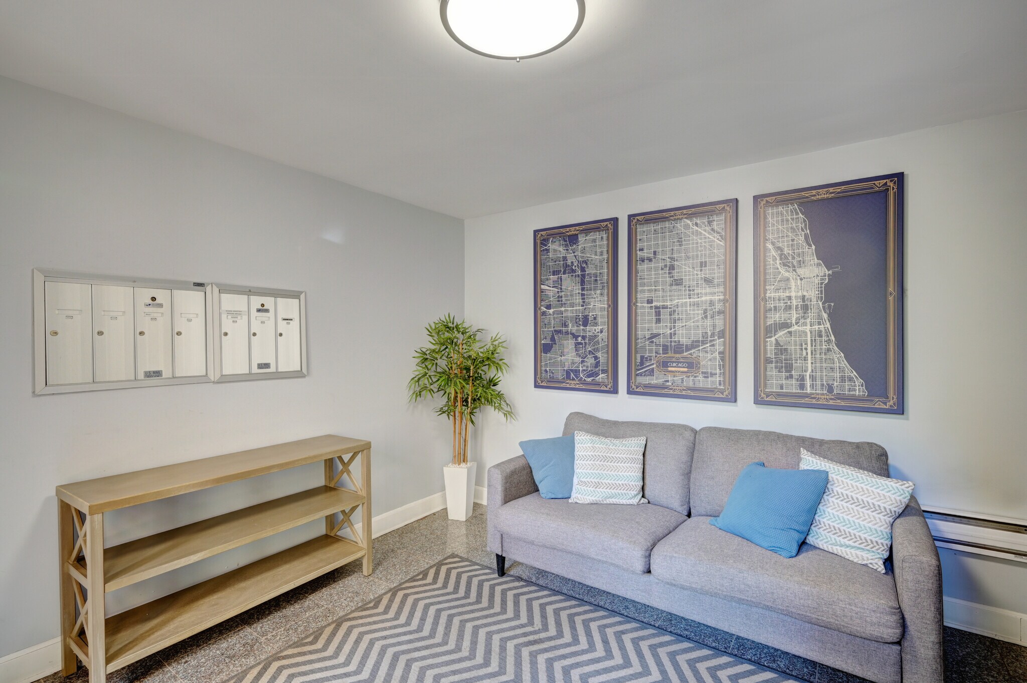 Building Photo - 1430 N Maplewood Ave