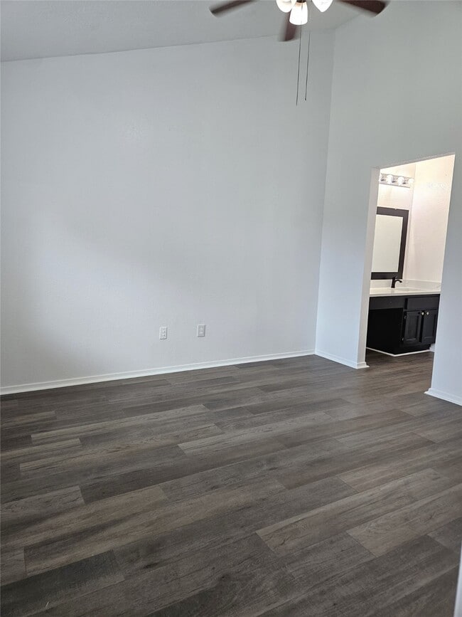 Building Photo - 2513 Knoxville Dr